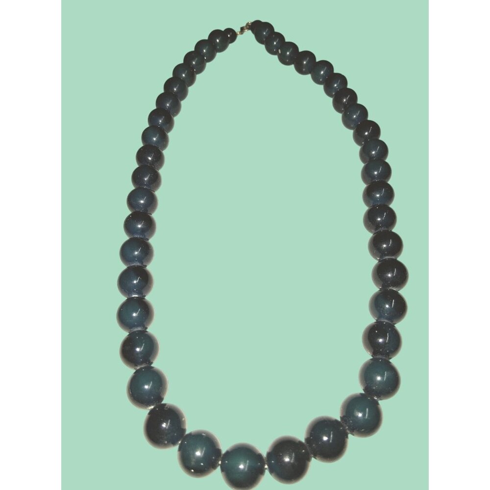Vintage Deep Green Beaded Necklace With Gold Tone Clasp 14" Long